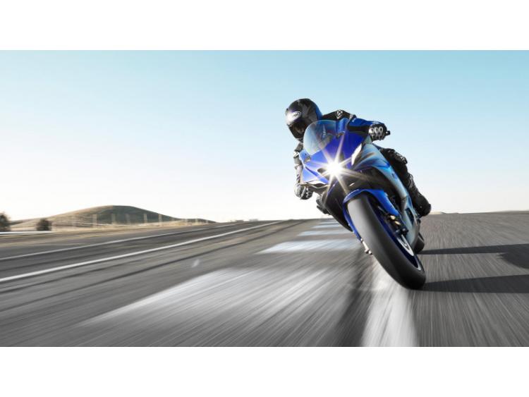 YAMAHA R7