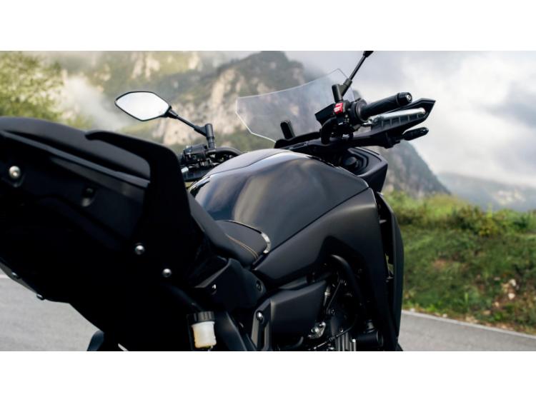 YAMAHA TRACER 7