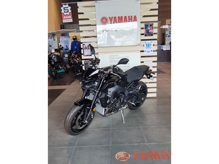 YAMAHA MT-10