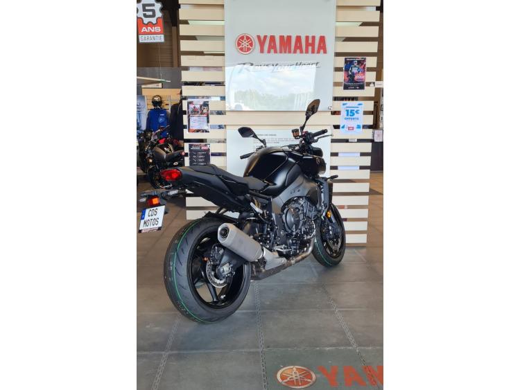 YAMAHA MT-10