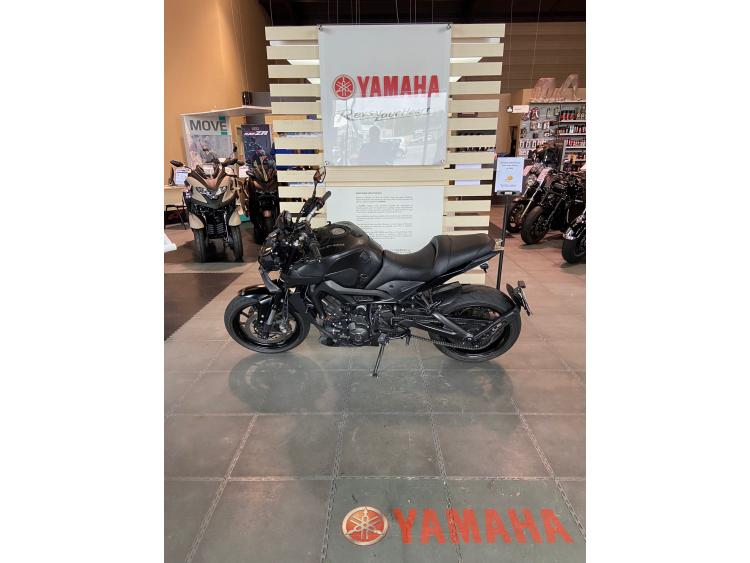YAMAHA MT-09