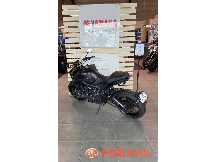 YAMAHA MT-09