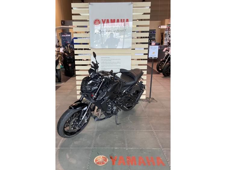 YAMAHA MT-09