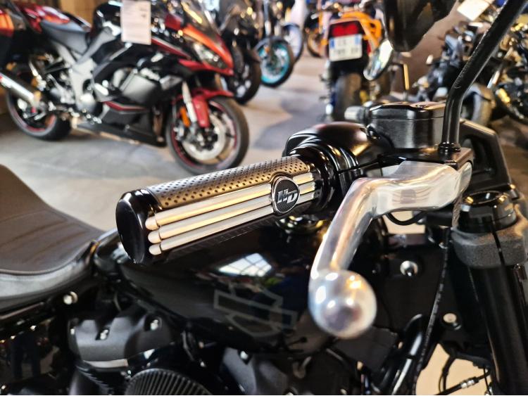 HARLEY-DAVIDSON SOFTAIL FAT BOB 1800