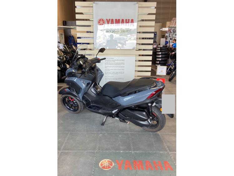 YAMAHA TRICITY 300