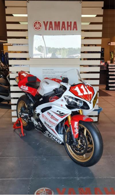 YAMAHA YZF 1000 R1