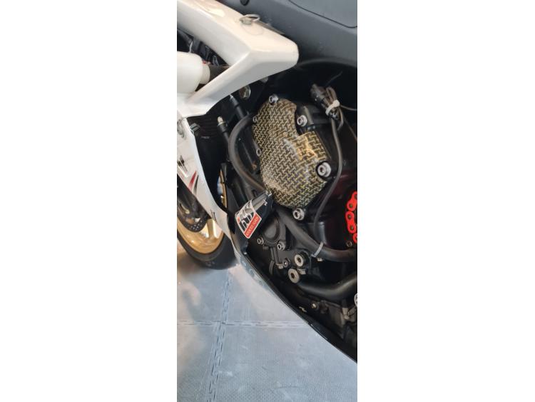 YAMAHA YZF 1000 R1