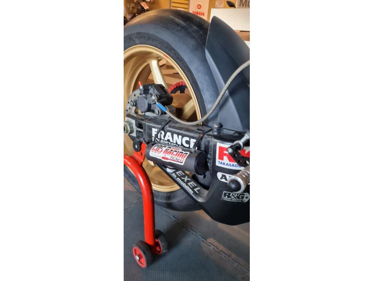 YAMAHA YZF 1000 R1