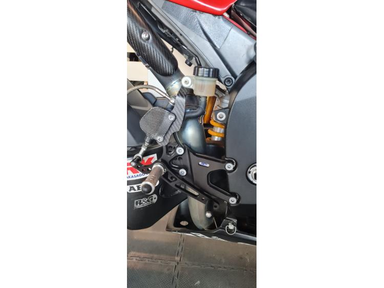 YAMAHA YZF 1000 R1