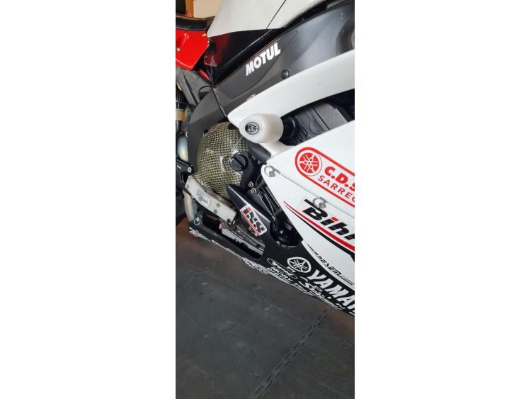 YAMAHA YZF 1000 R1