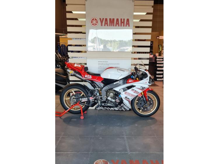 YAMAHA YZF 1000 R1