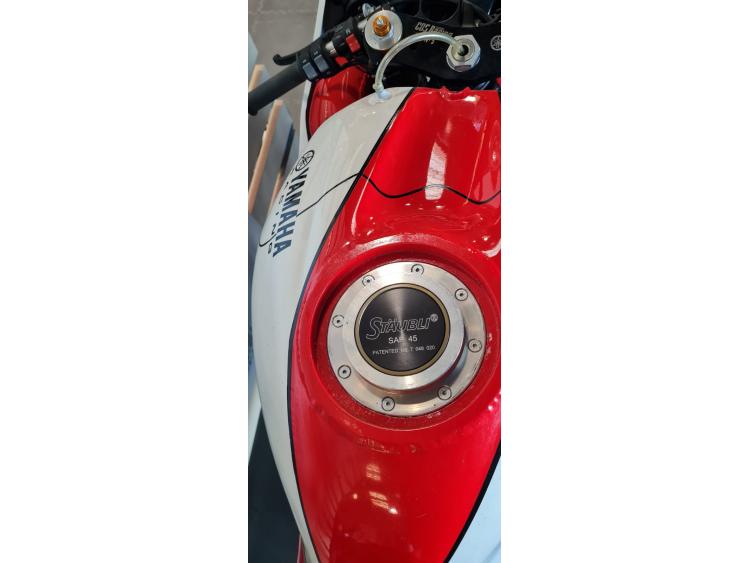 YAMAHA YZF 1000 R1