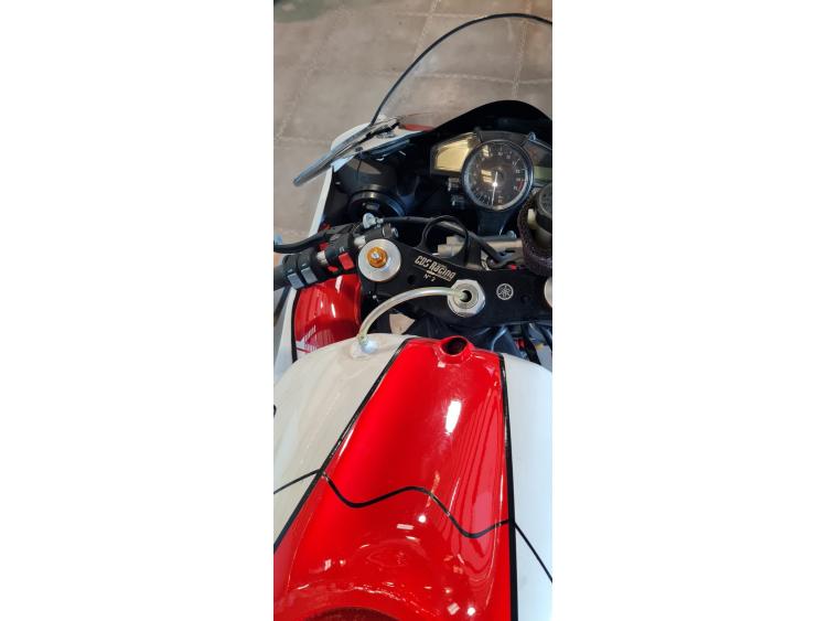 YAMAHA YZF 1000 R1