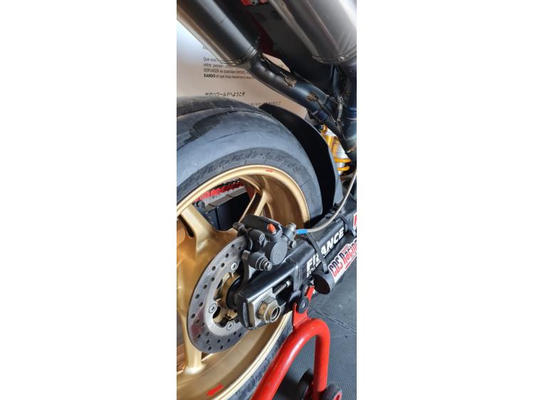 YAMAHA YZF 1000 R1