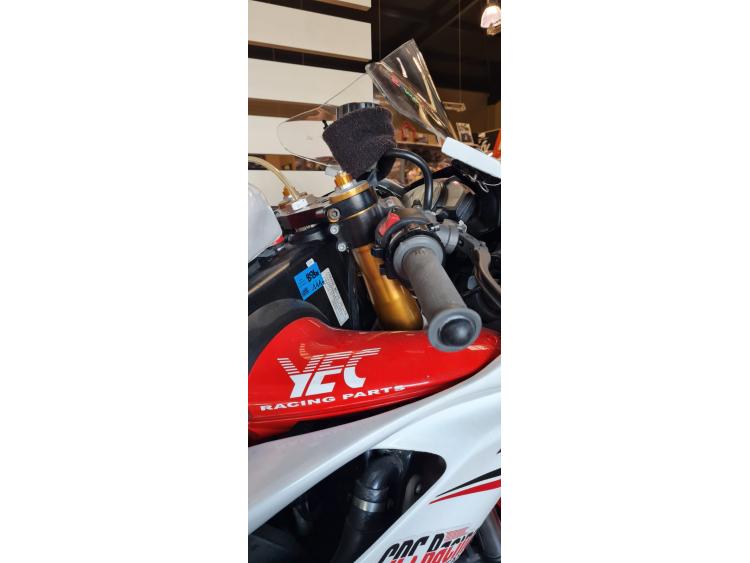 YAMAHA YZF 1000 R1