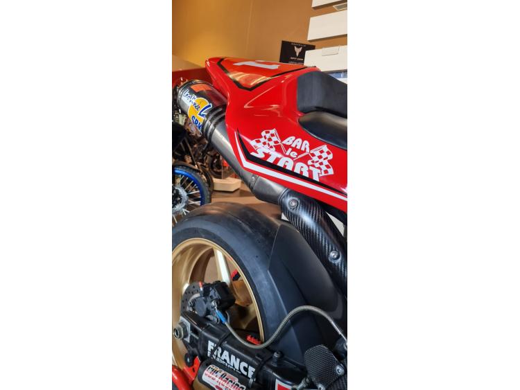YAMAHA YZF 1000 R1