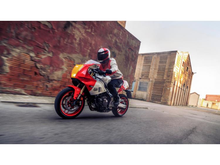 YAMAHA XSR900 GP