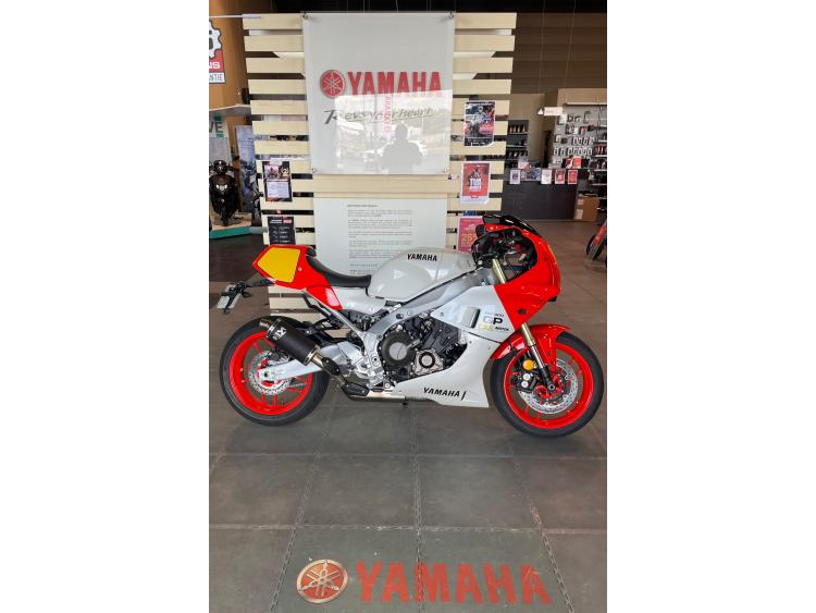 YAMAHA XSR 900 GP